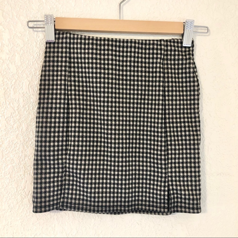 Girls Full Tilt Black and Cream Check Mini Skirt Size Medium